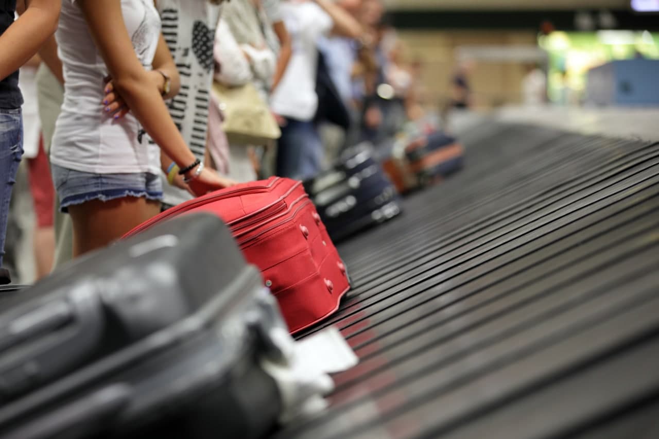 Collect Feedback from Passengers at Baggage Claim Touchpoint